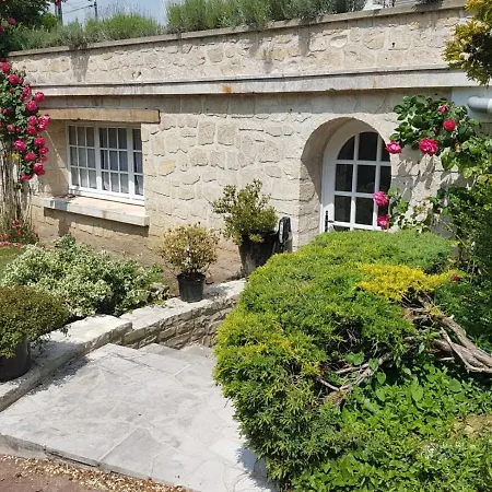 Sur La Route Des Peintres Bed & Breakfast *